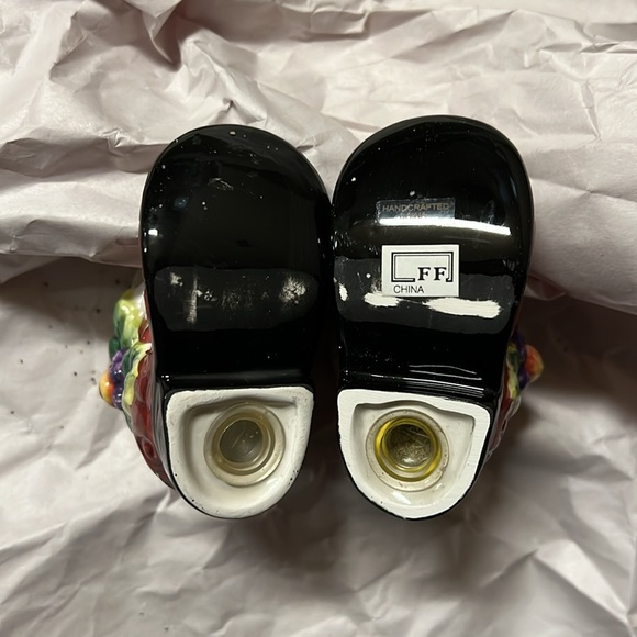 FITZ AND FLOYD Christmas Santa Boots Salt & Pepper Shakers - Picture 4 of 5